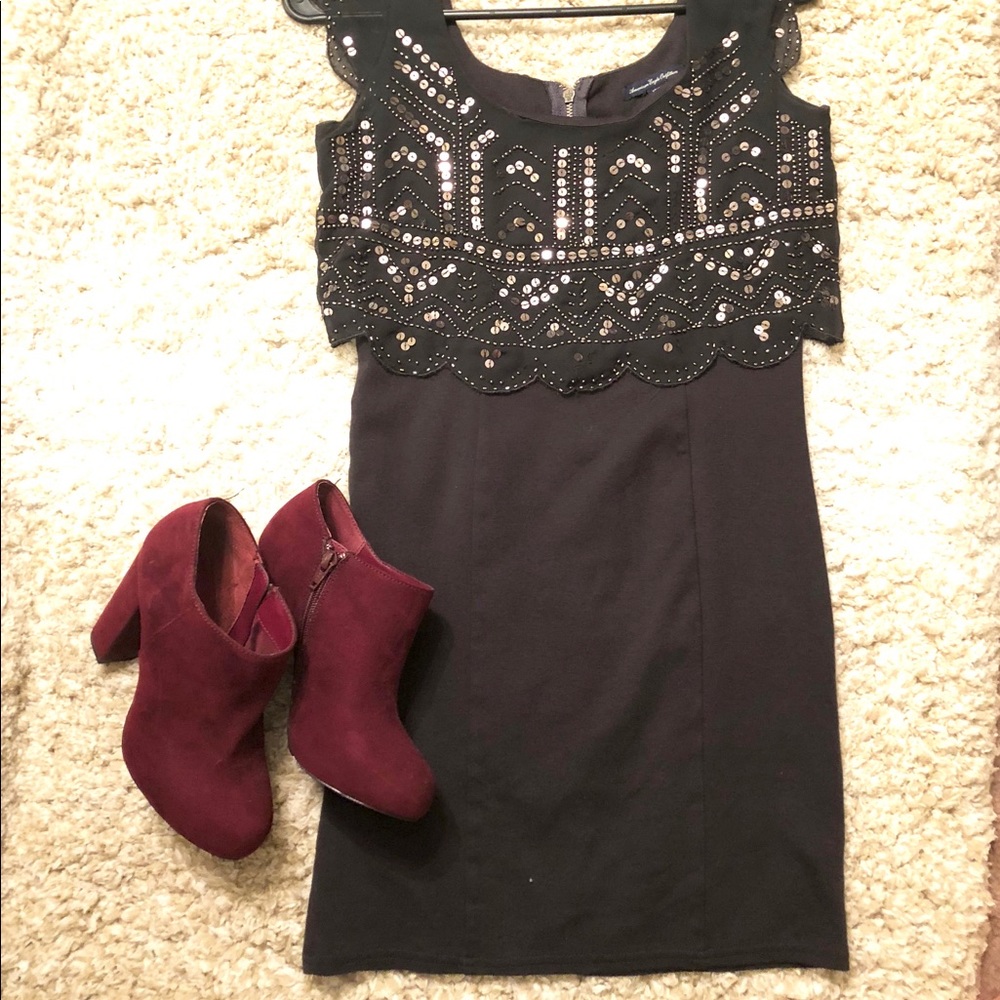 Form fitting Gray dress with sparkley top